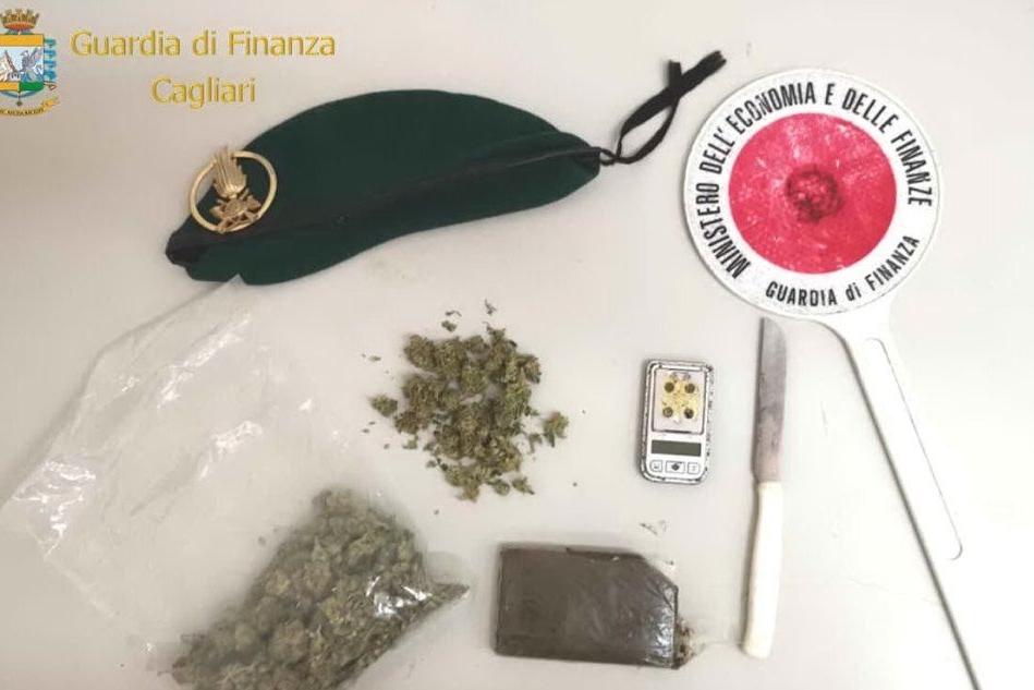 La droga posta sotto sequestro (foto Guardia di finanza di Cagliari)