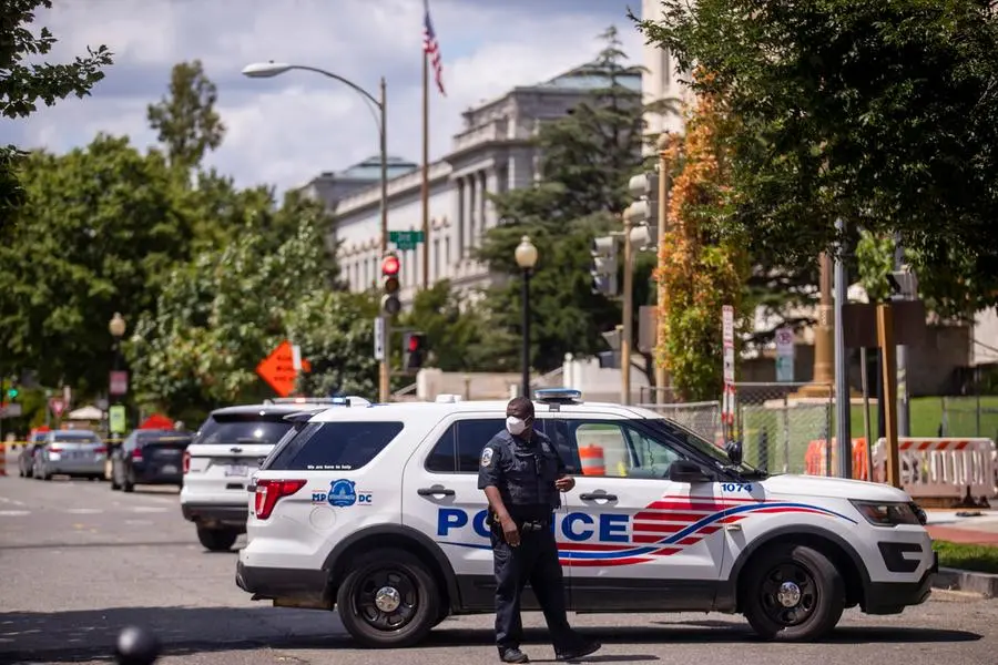 La polizia nella zona di Capitol Hill durante l'allarme (Ansa)