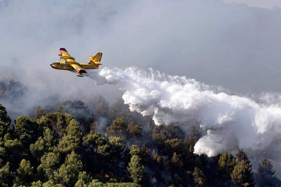 L'incendio a Tivoli (foto Ansa)