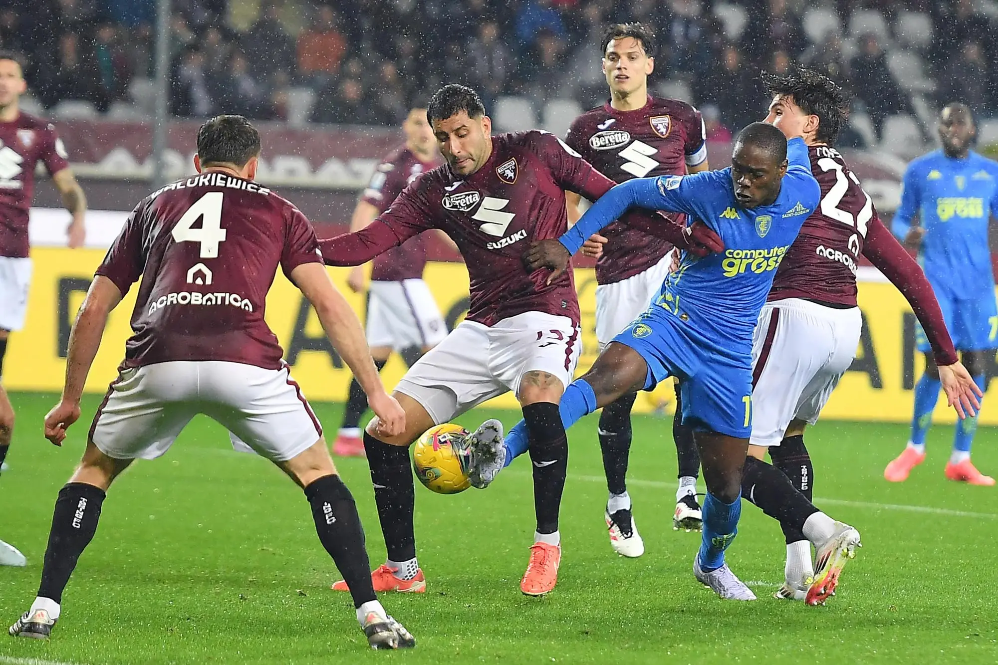 Guillermo Maripán con Emmanuel Gyasi in Torino-Empoli di Serie A (foto Ansa)
