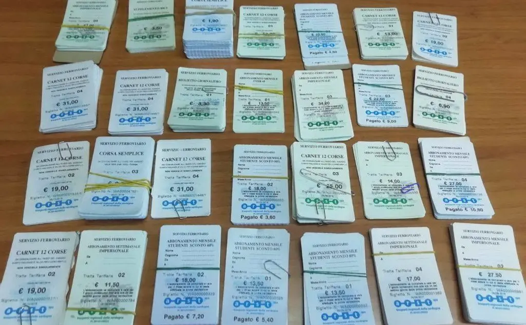 Biglietti e abbonamenti (foto carabinieri)