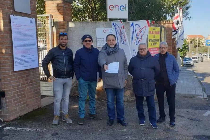 I rappresentanti sindacali Sisal (L'Unione Sarda - foto Pala)