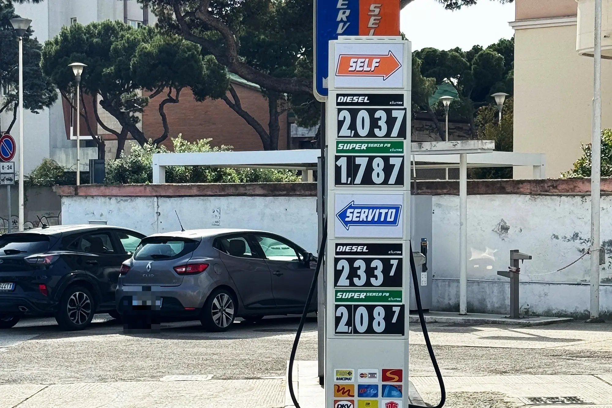 Caro carburanti, viale Diaz (L'Unione Sarda)