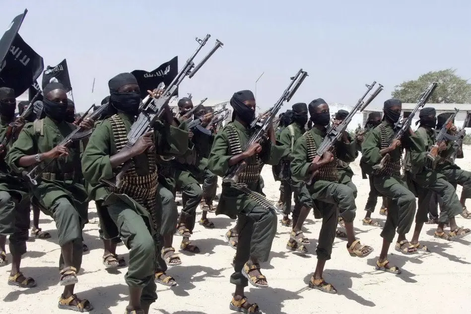 Un gruppo di addestramento degli al Shabaab (Archivio L'Unione Sarda)