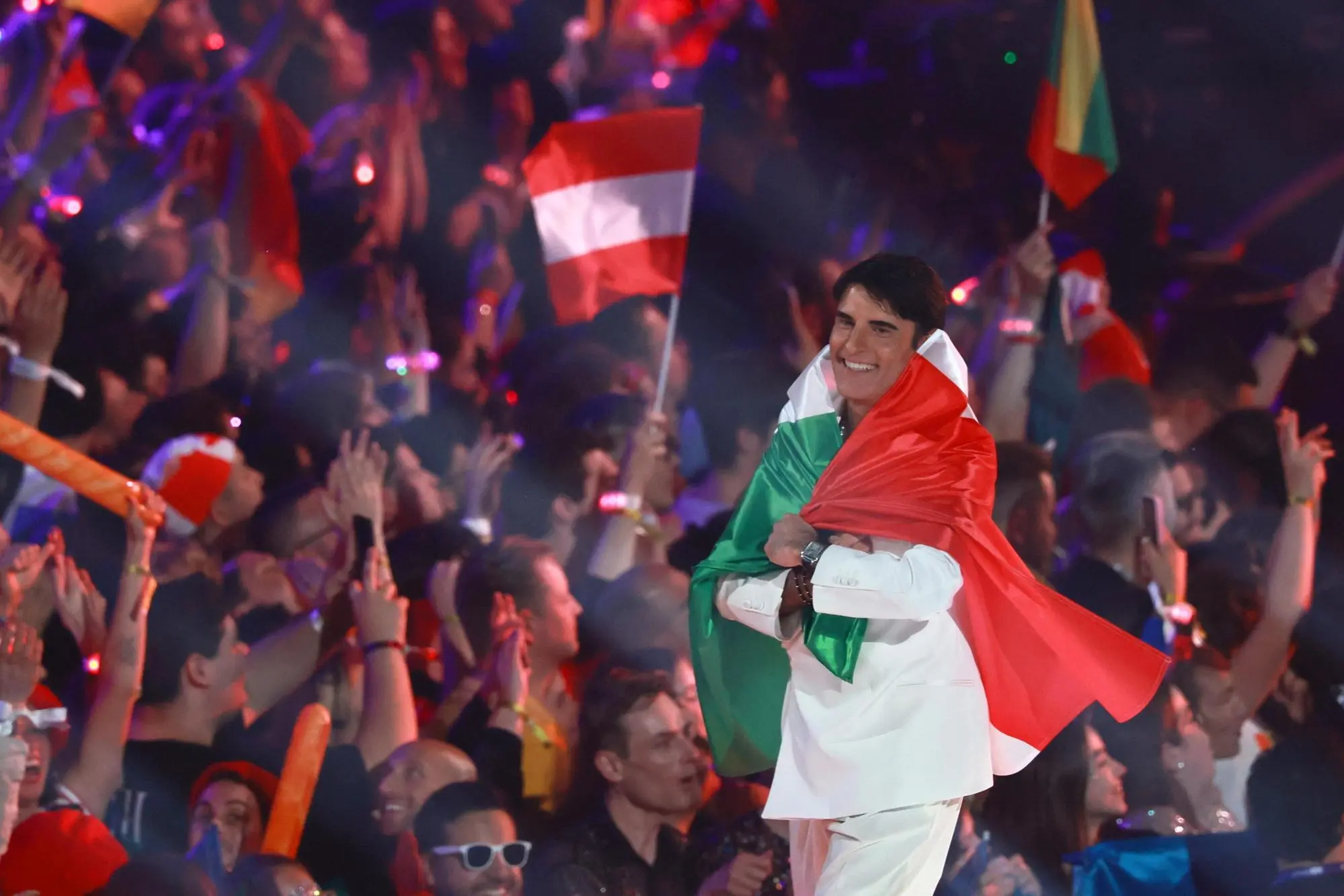 epa12965499 Sal Da Vinci of Italy arrives for the grand final of the 70th Eurovision Song Contest (ESC) in Vienna, Austria, 16 May 2026. EPA/HANNIBAL HANSCHKE