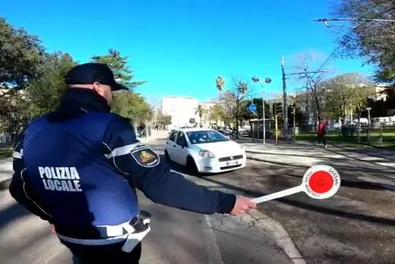 Sassari, ubriaco alla guida si schianta in diretta Facebook (immagine simbolo, foto Ansa)