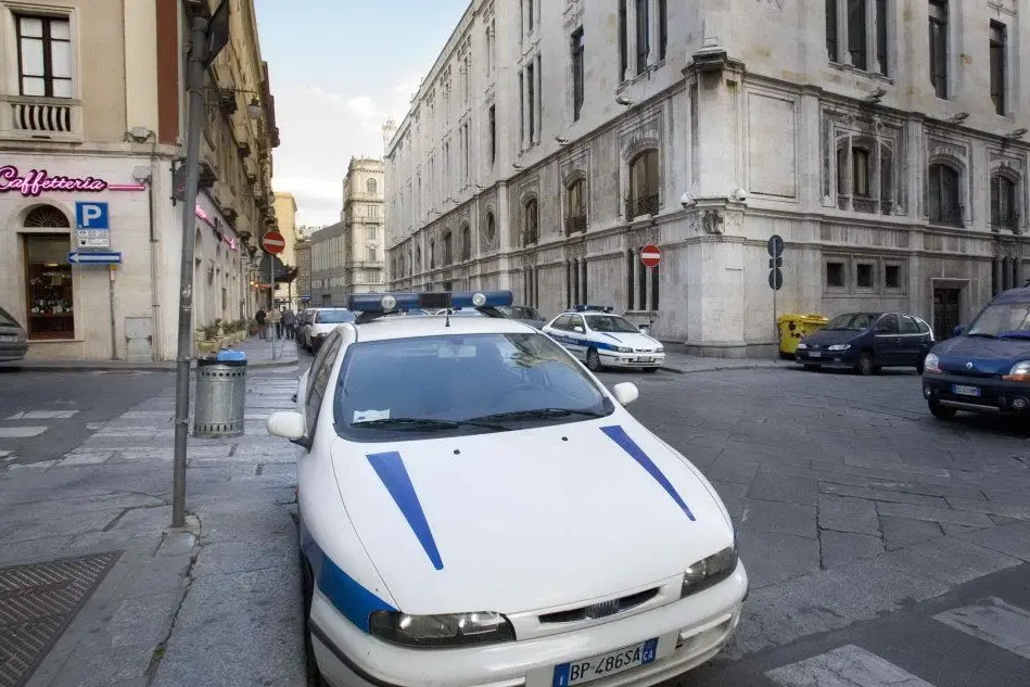 POLIZIA MUNICIPALE IN CENTRO - FOTO D'ARCHIVIO