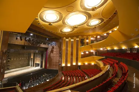 Il teatro Lirico di Cagliari (foto Ansa)