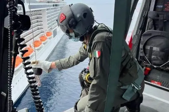 Un intervento in mare della Guardia costiera