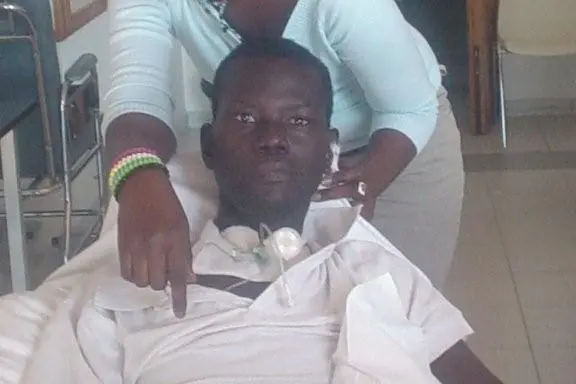 Baba, il senegalese adottato da Baunei (foto L'Unione Sarda)