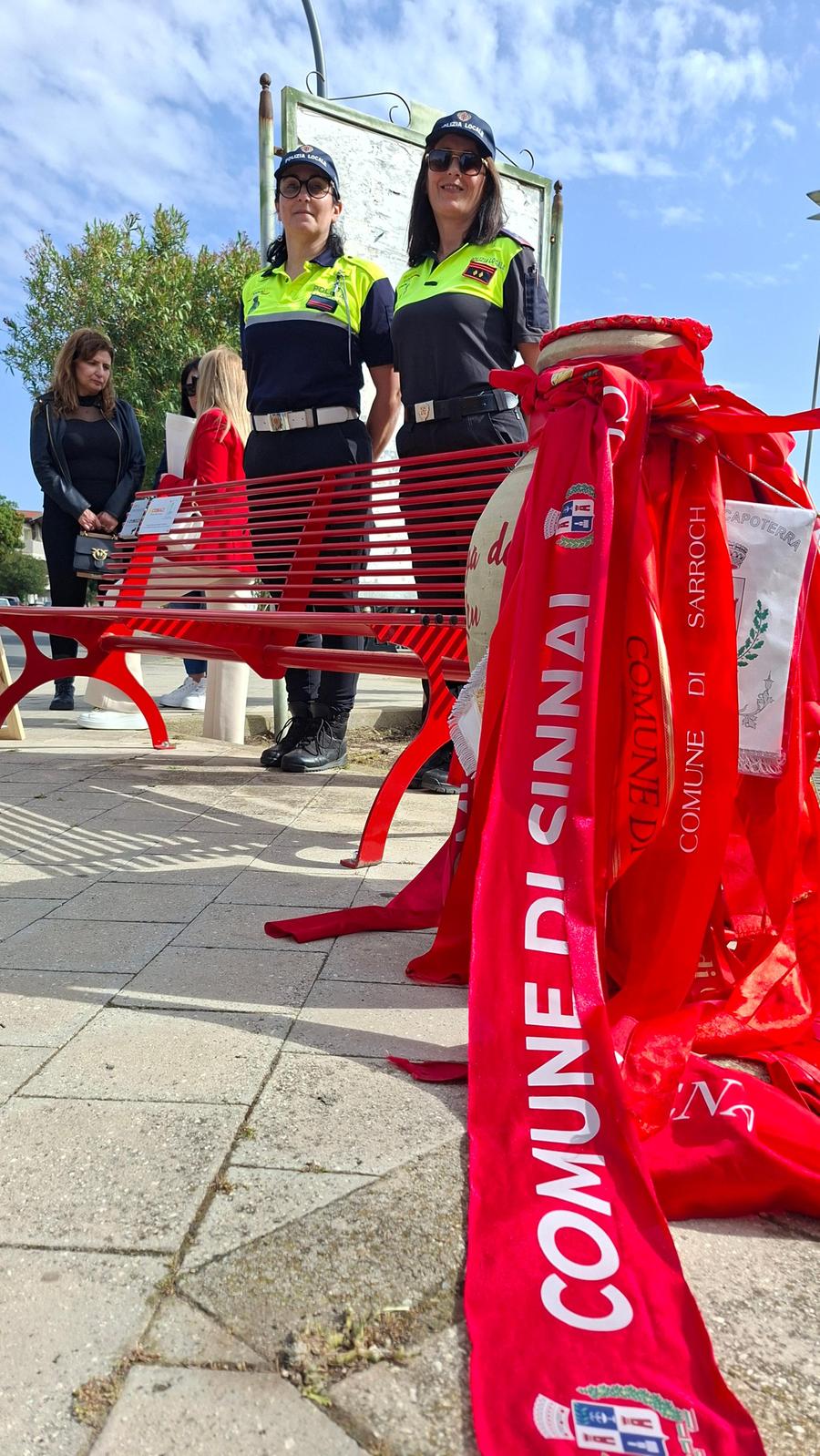 Sinnai, inaugurata la panchina rossa all'ingresso della pineta