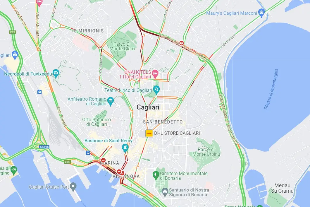 Le strade di Cagliari tinte di rosso scuro per il traffico