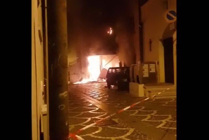 Rogo a Villaputzu, le fiamme scatenate da un corto circuito VIDEO