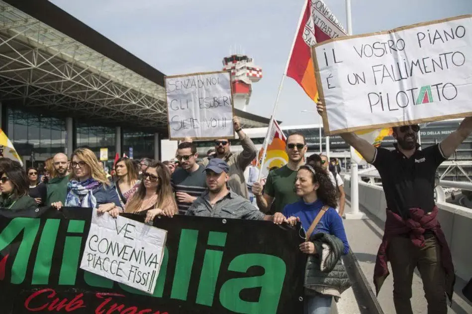 Lavoratori Alitalia in protesta