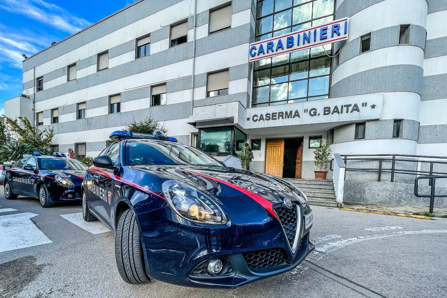 La caserma dei carabinieri ad Alghero (foto L'Unione Sarda)