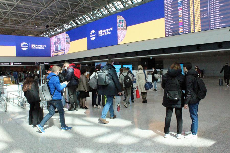 “Roma-Sardegna, quasi 700 euro per un biglietto aereo”: la denuncia di Li Gioi (M5S)