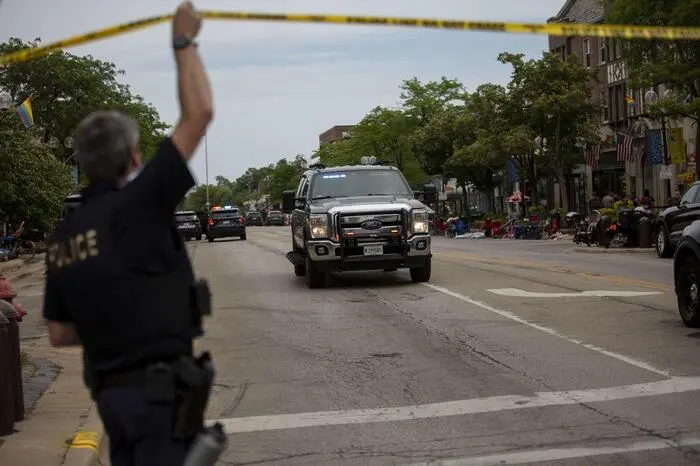 La polizia a Chicago, dove proprio il 4 luglio sono state uccise 7 persone (Ansa-Epa)