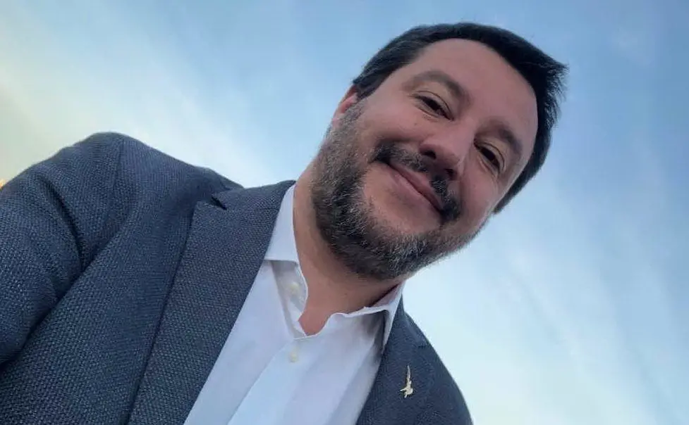 Il post di Matteo Salvini su Twitter appena arrivato nell'Isola