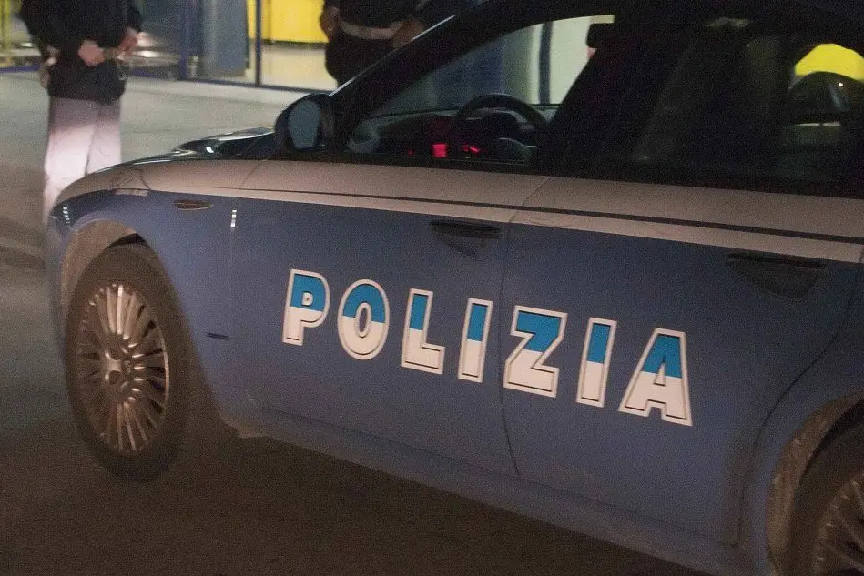 Un'auto della polizia