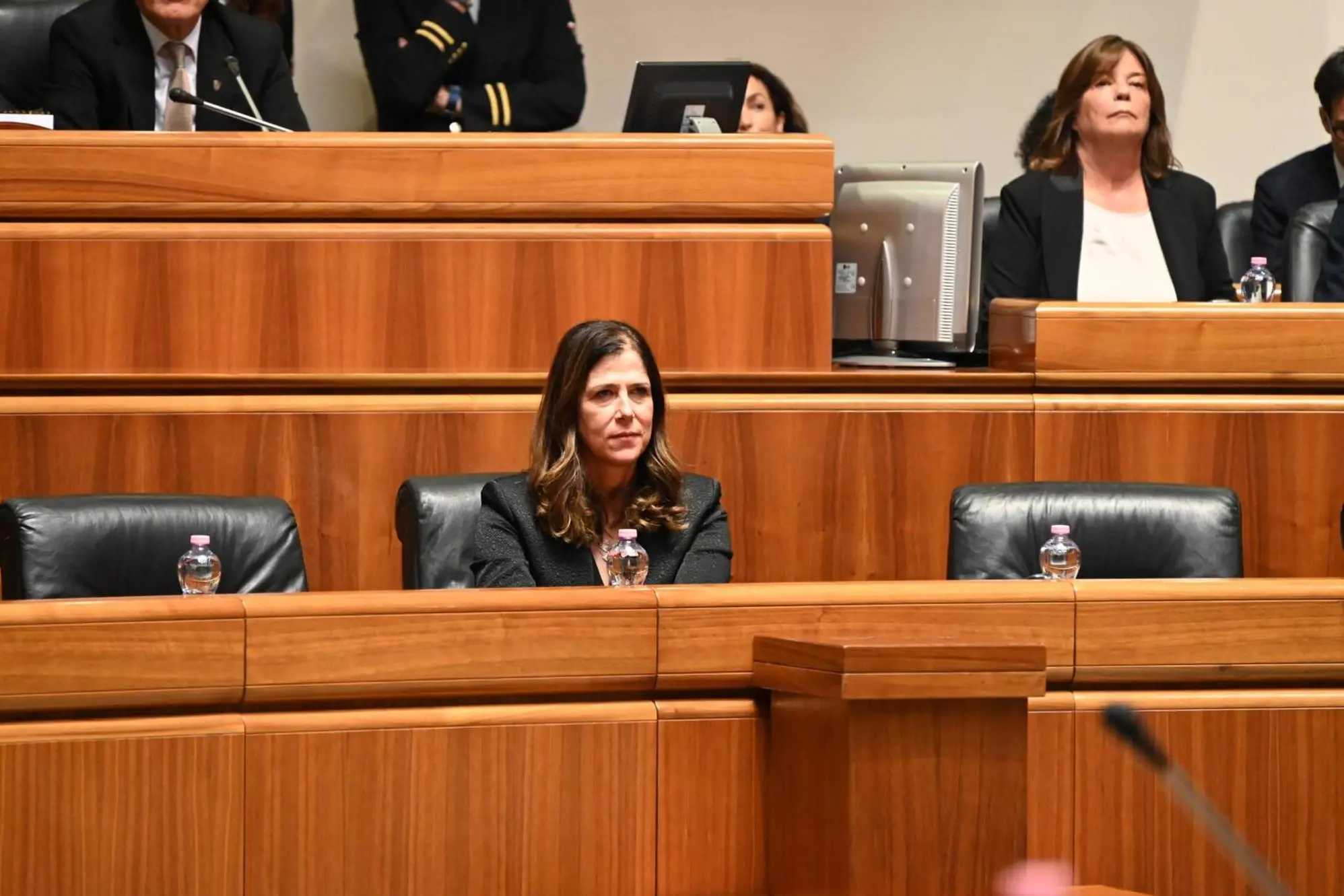 La governatrice della Regione Sardegna Alessandra Todde presenta la nuova Giunta tra i banchi del Consiglio: alla Sanità Arnaldo Bartolazzi (M5s); al Lavoro Desirè Manca (M5s); all'Urbanistica Francesco Spanedda (Todde); ai Trasporti Barbara Manca (in quota Todde); alla Programmazione e Bilancio e vice presidente Giuseppe Meloni (Pd); all'Industria Emanuele Cani (Pd); all'Agricoltura Gianfranco Satta (Progressisti); ai Lavori Pubblici Antonio Piu (Avs); al Turismo Franco Cuccureddu (Orizzonte comune); all'Ambiente Rosanna Laconi (Pd); alla Cultura e Istruzione Ilaria Portas (Sinistra Futura); agli Affari generali Mariaelena Motzo (Lista Todde), in una foto dall'ufficio stampa della presidente Todde, Cagliari 9 aprile 2024 ANSA/ ufficio stampa presidente Todde ANSA PROVIDES ACCESS TO THIS HANDOUT PHOTO TO BE USED SOLELY TO ILLUSTRATE NEWS REPORTING OR COMMENTARY ON THE FACTS OR EVENTS DEPICTED IN THIS IMAGE; NO ARCHIVING; NO LICENSING NPK