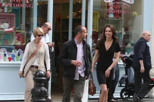 Kate Middleton, shopping tra i passanti