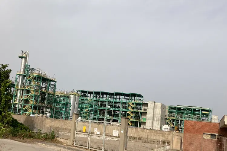 L'impianto di chimica verde a Porto Torres (foto Pala)