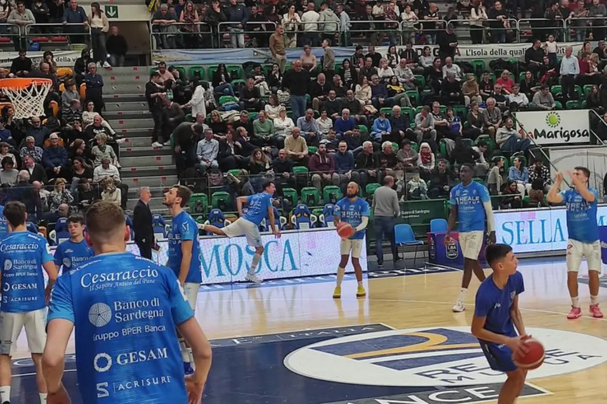 La Dinamo in riscaldamento (foto G. Marras)