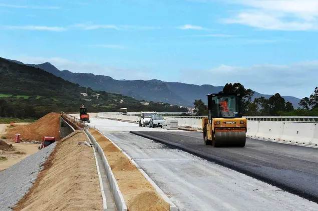 Un cantiere sulla Sassari-Olbia (Archivio L'Unione Sarda)