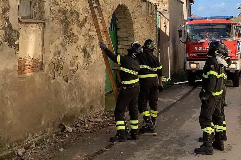 Intervento dei pompieri a Senorbì (foto Severino Sirigu)