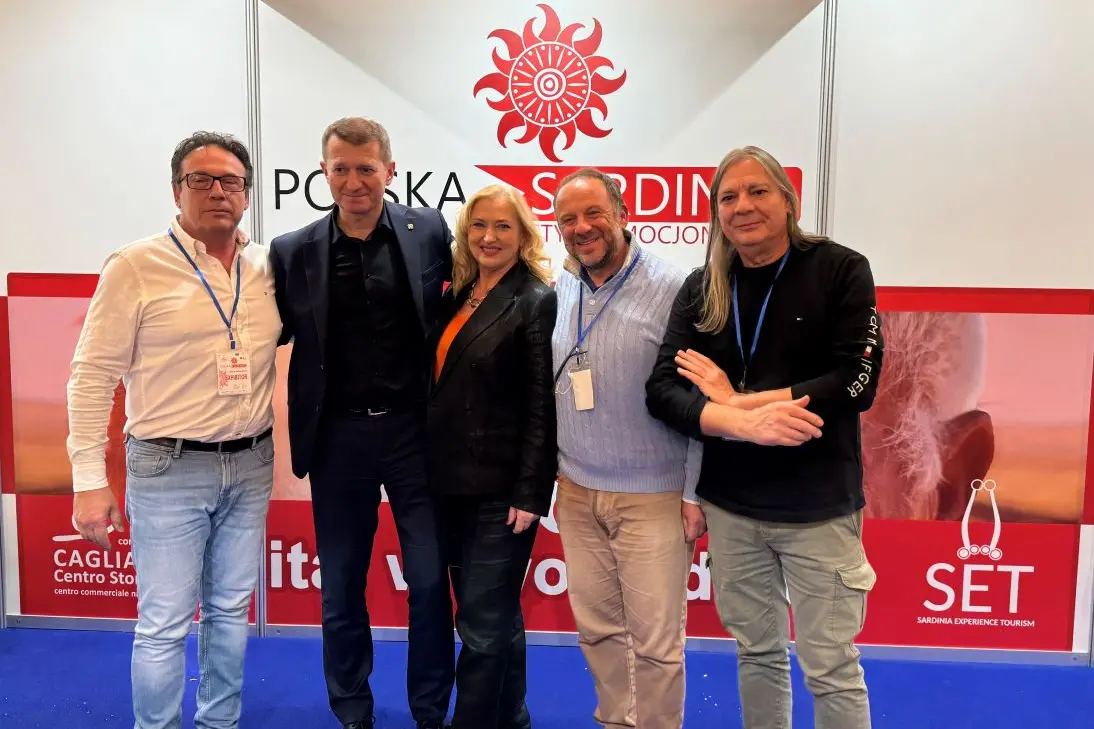 Da sx Gianluca Mureddu (CCN Consorzio Cagliari Centro Storico), Ireneusz Raś (Vice-Ministro Sport e Turismo), Małgorzata Wilk-Grzywna (Vice-Presidente Organizzazione Nazionale del Turismo Polacco), Valentino Sanna (associazione SET), Franco Onnis (CCN Villasor)