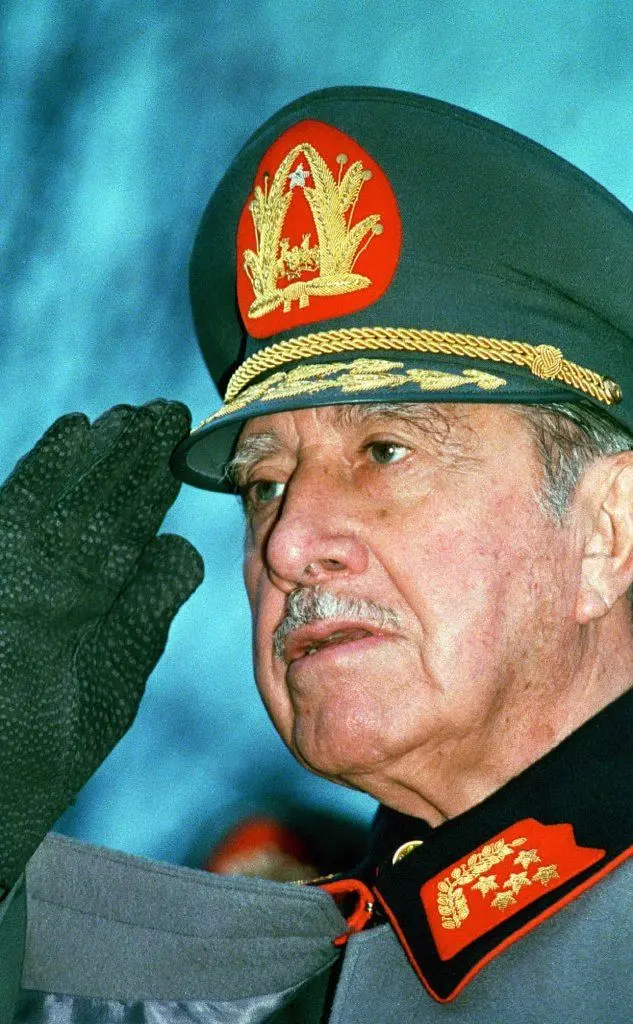 Il saluto militare di Augusto Pinochet