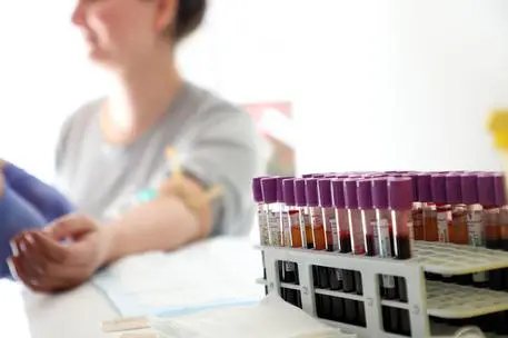 L'iniziativa promossa da Admo per la raccolta di midollo osseo organizzata per rispondere all'appello dei genitori del piccolo Alex un bimbo affetto da una rara malattia genetica che necessità di un trapianto di midollo, Milano, 24 Ottobre 2018. ANSA / MATTEO BAZZI