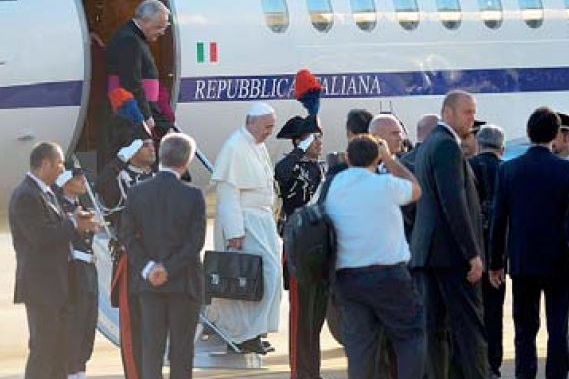L'arrivo del Papa a Elmas