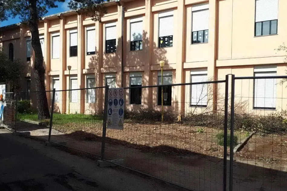 Il giardino della scuola (foto Sara Pinna)