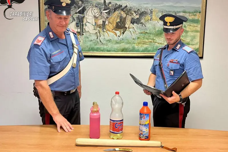 L'acido e la mazza da baseball sequestrati dai carabinieri