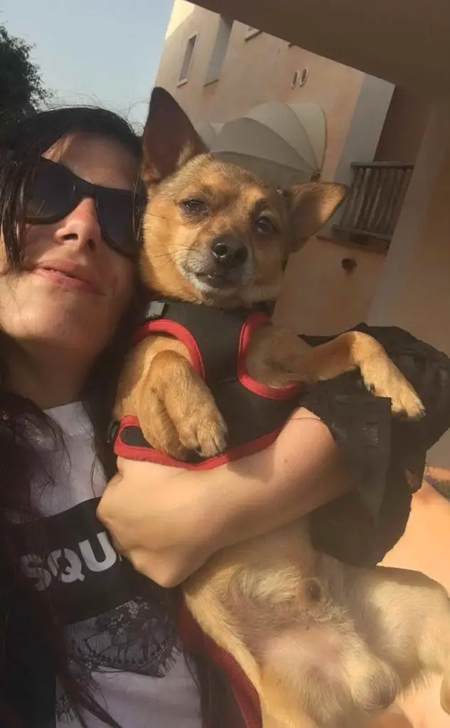 Arianna Bertuccelli con Pimpi: &quot;Veniamo dalla Toscana, Versilia, e in questa foto ci troviamo a Porto Cervo&quot;