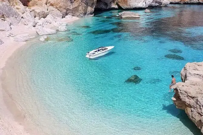 Cala Mariolu, spiaggia sarda in quarta posizione nella classifica di Tripadvisor (foto da Instagram di Cristiano Carta)