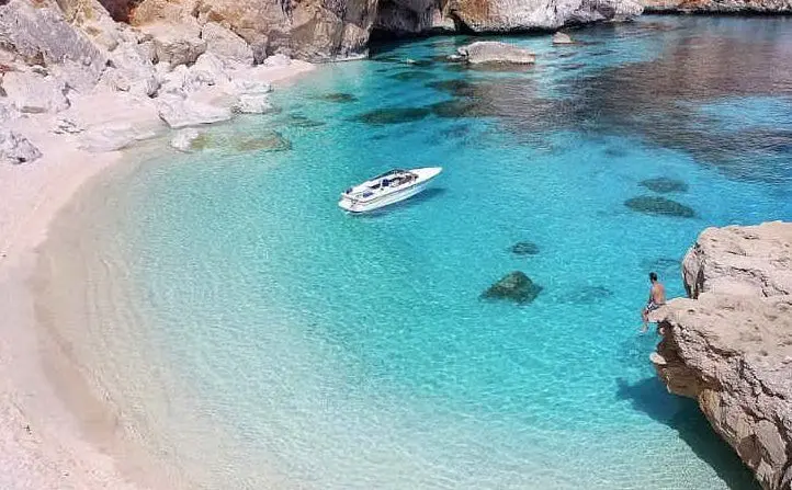 Cala Mariolu, spiaggia sarda in quarta posizione nella classifica di Tripadvisor (foto da Instagram di Cristiano Carta)