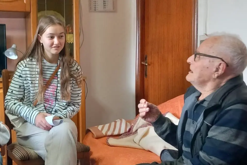 Le studentesse dialogano con Gino Ibba