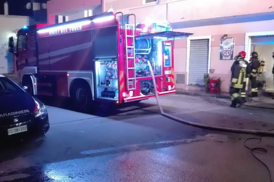 Militari e pompieri sul posto