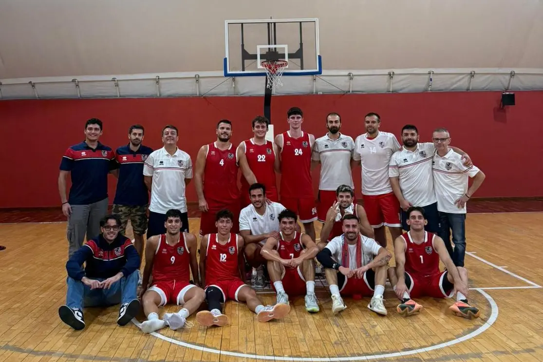 Una foto di squadra della capolista di Divisione Regionale 1 del Cus Cagliari (foto concessa)