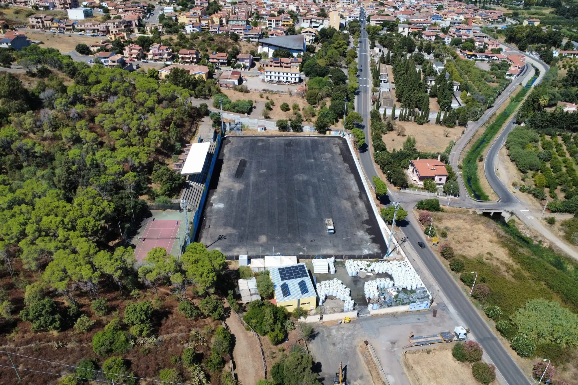 Il campo sportivo di Muravera visto dall'alto durante i lavori