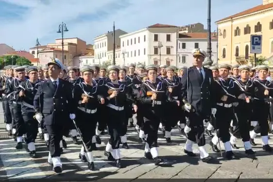 La Maddalena, militari in parata (foto Ronchi)