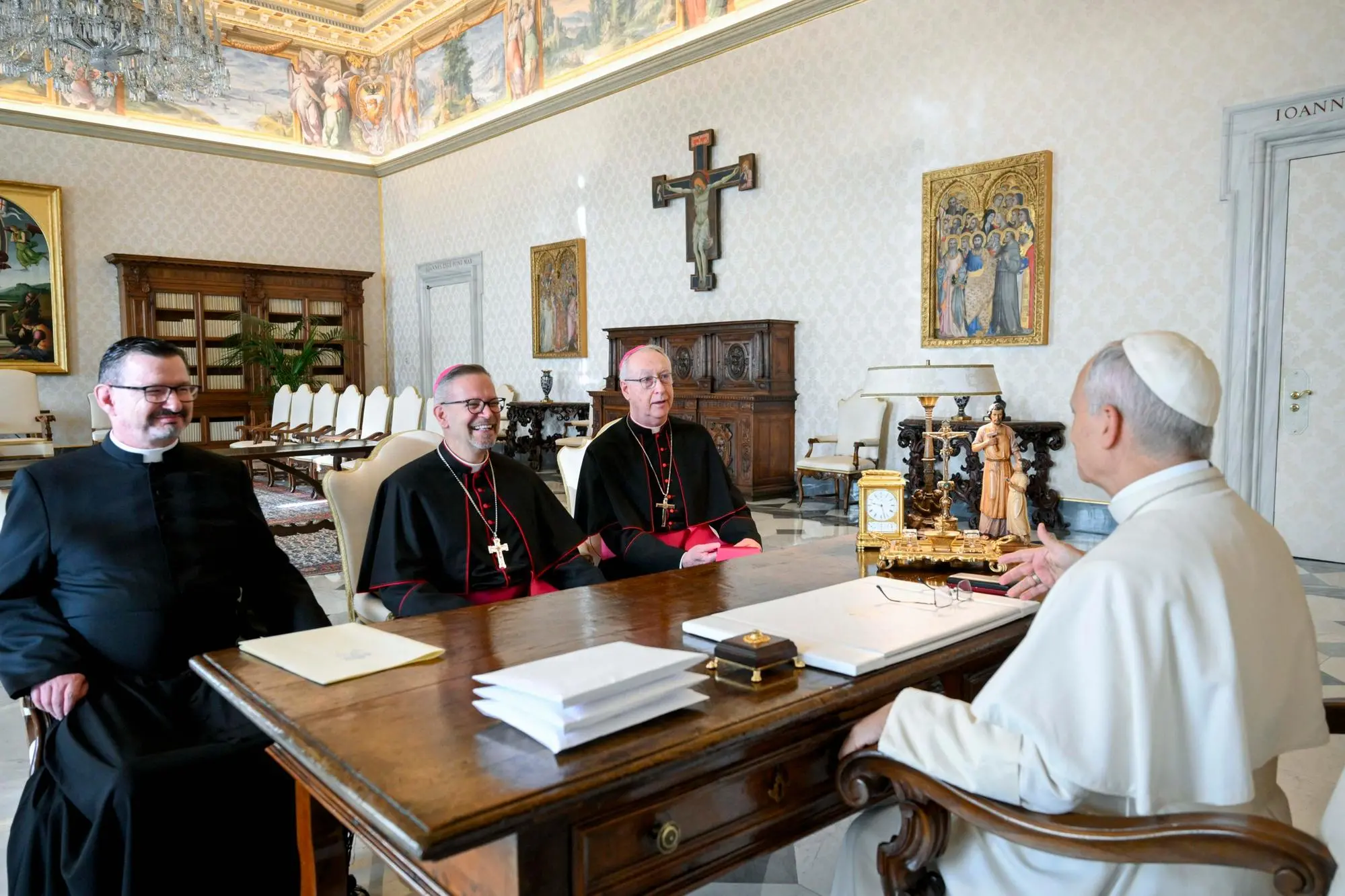 An handout image provided by Vatican Media shows Pope Leo XIV and the Canadian Conference of Catholic Bishops during an audience in Vatican City, 15 November 2025. ANSA/VATICAN MEDIA ++HO - NO SALES EDITORIAL USE ONLY++ NPK