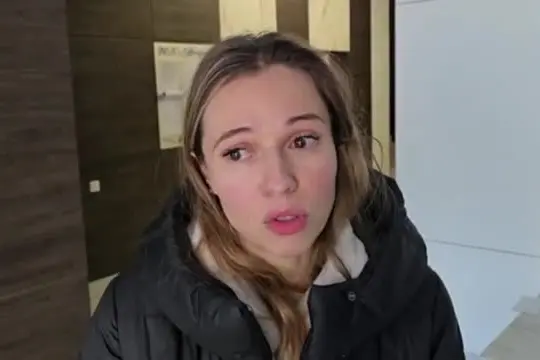 Nuovi attacchi russi su Kiev, la disperazione di una residente