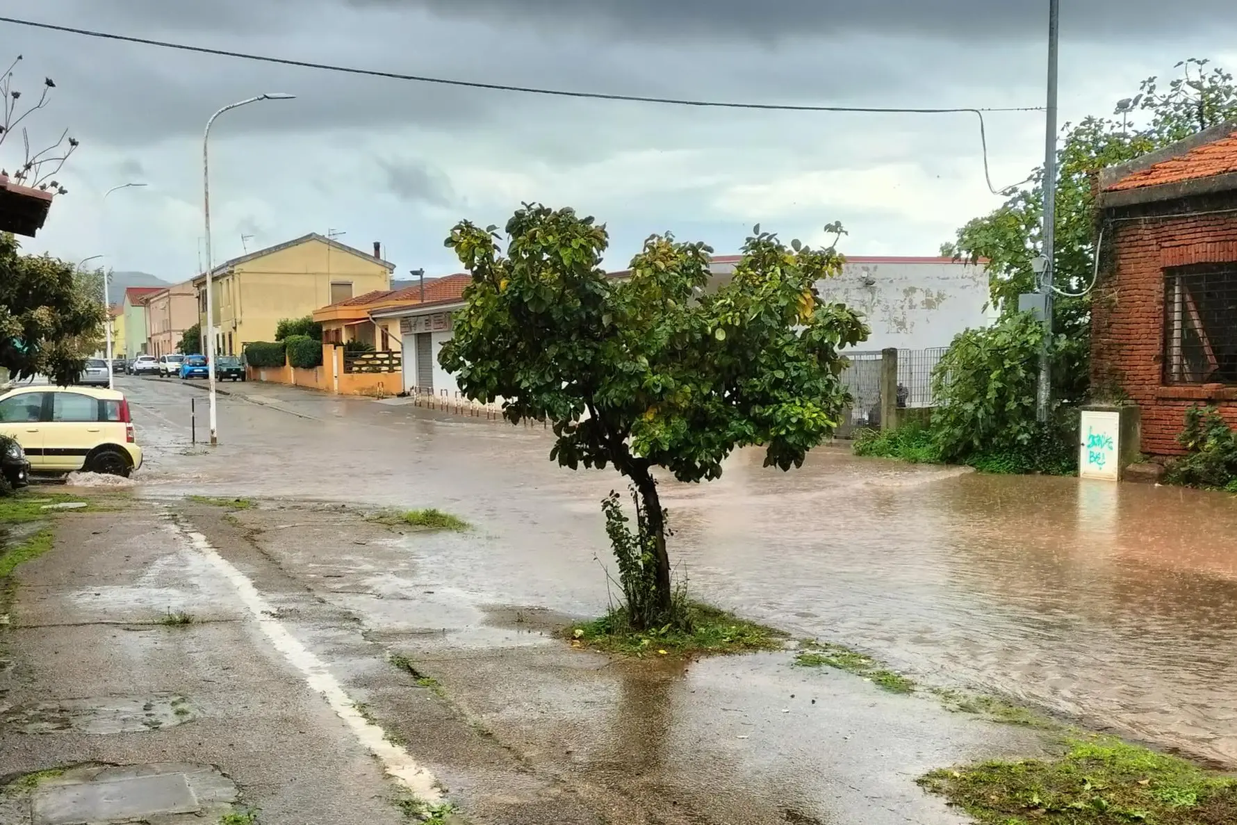 Un rione allagato a Carbonia (foto Scano)