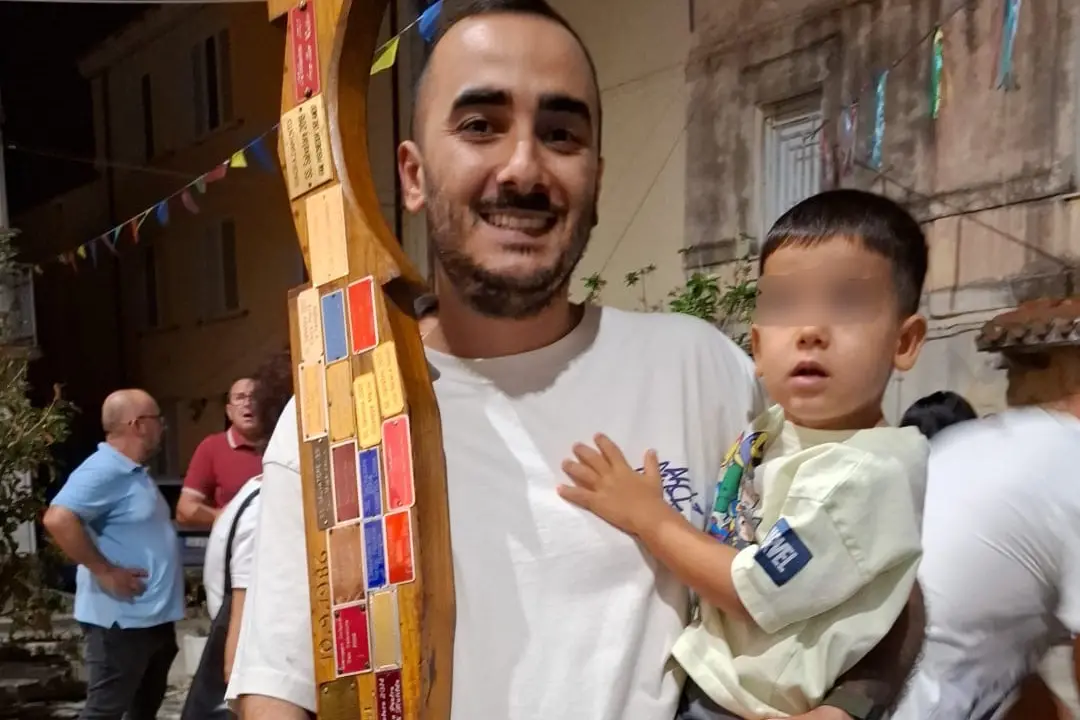 Stefano Pinna con il figlio Riccardo e su giuali (foto concessa)