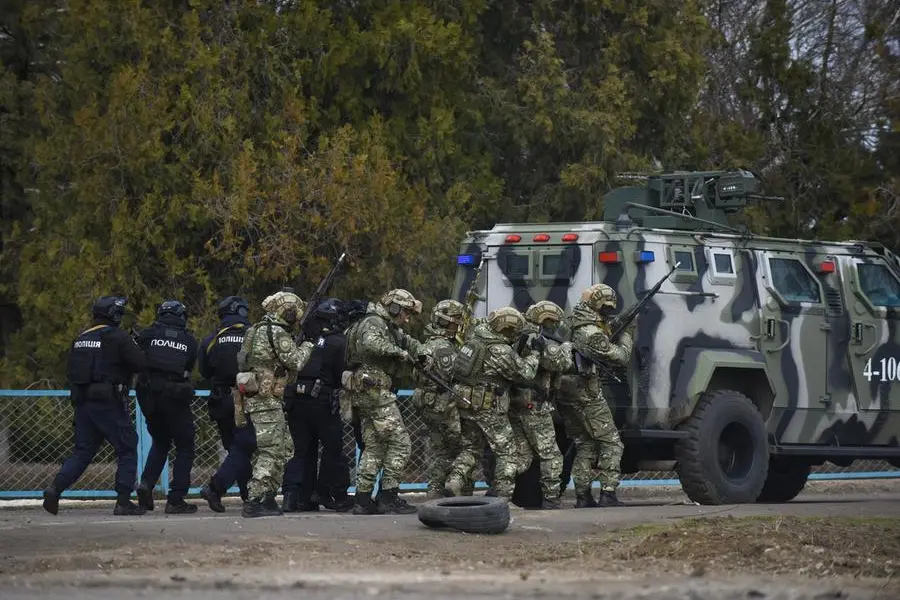 Esercitazioni dell'esercito ucraino in vista dell'attacco russo (Ansa-Epa)