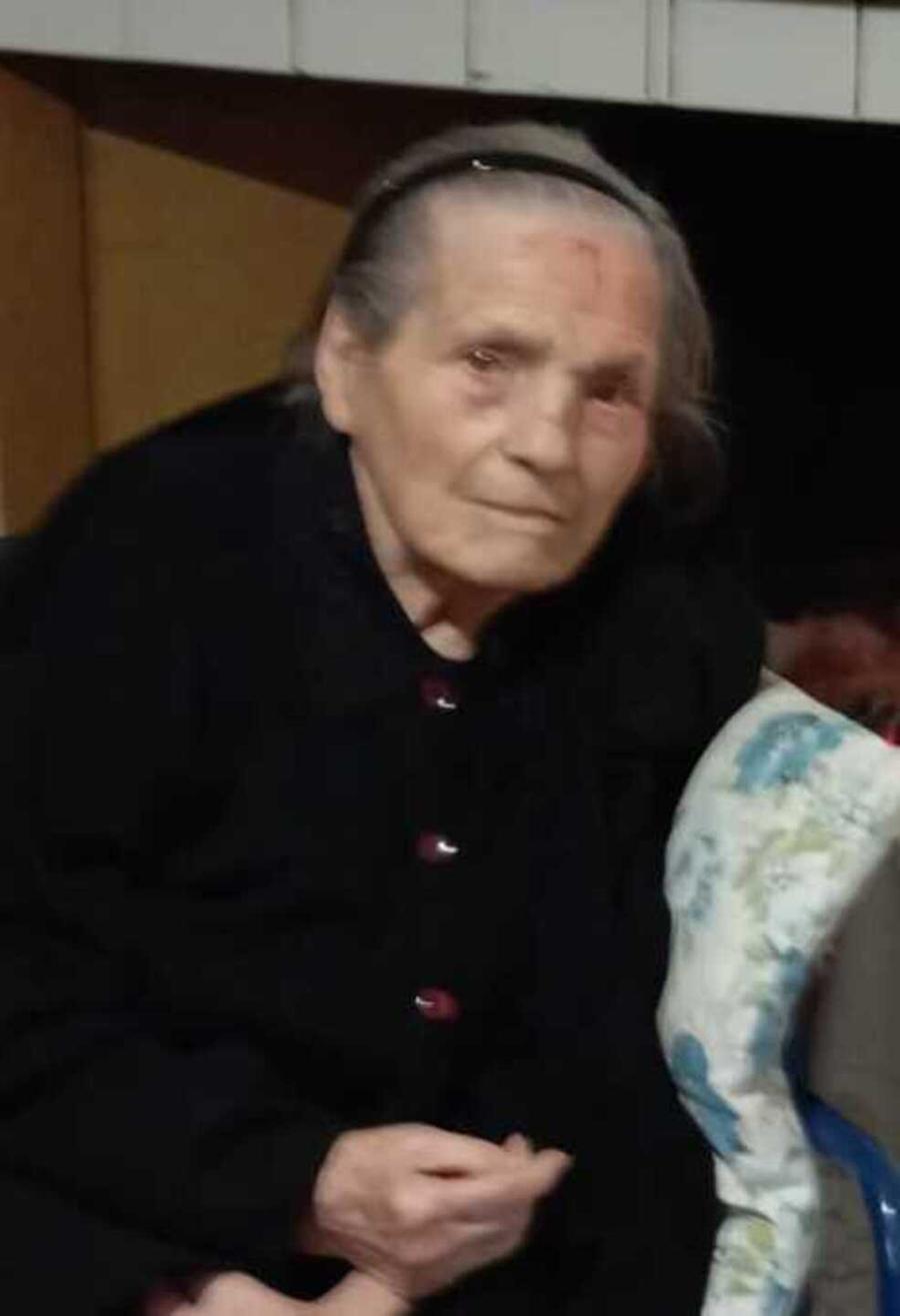 Festa per Agnese Margherita Casta, centenaria che ama il canto e la poesia