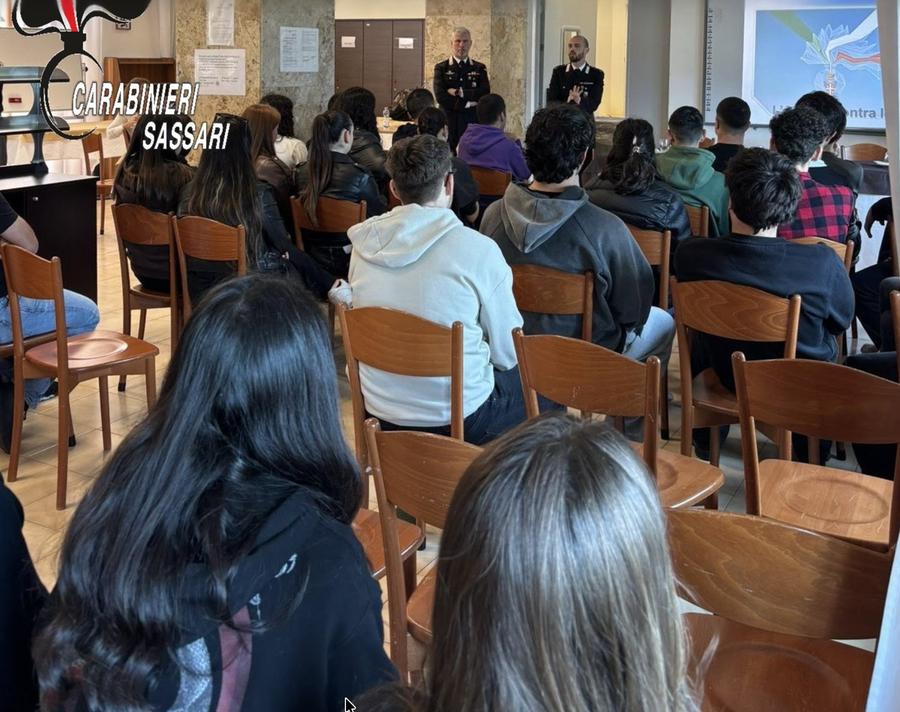 A lezione di cultura della legalità con i carabinieri di Alghero